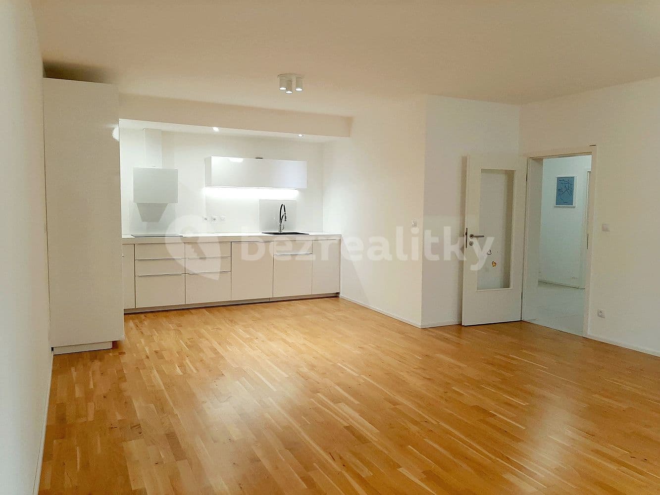 Prenájom bytu 3-izbový 84 m², Nepomuckých, Praha, Praha Prenájom bytu 3-izbový 84 m², Nepomuckých, Praha, Praha