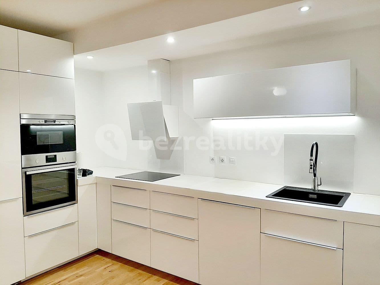 Prenájom bytu 3-izbový 84 m², Nepomuckých, Praha, Praha Prenájom bytu 3-izbový 84 m², Nepomuckých, Praha, Praha