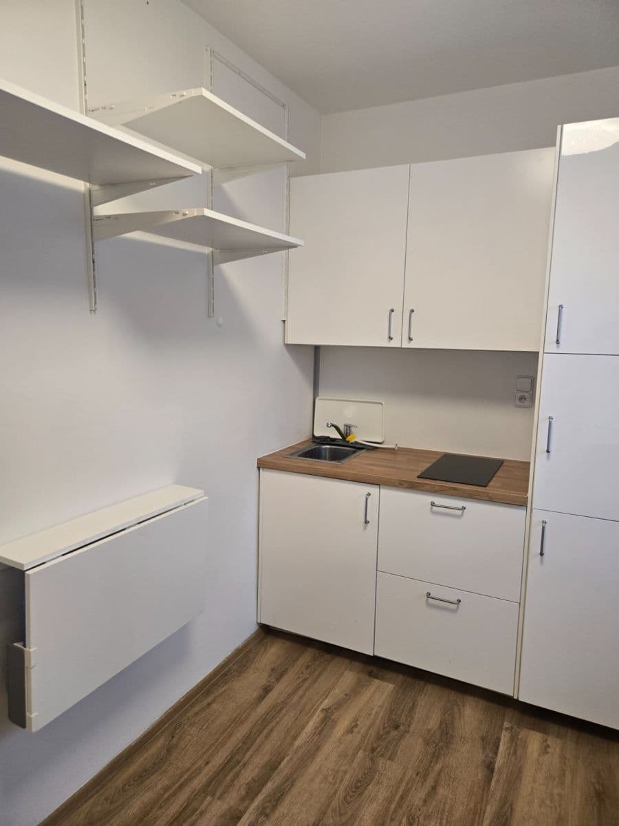 Prenájom bytu Garsoniéra 16 m², Lipanská, Říčany, Středočeský kraj Prenájom bytu Garsoniéra 16 m², Lipanská, Říčany, Středočeský kraj