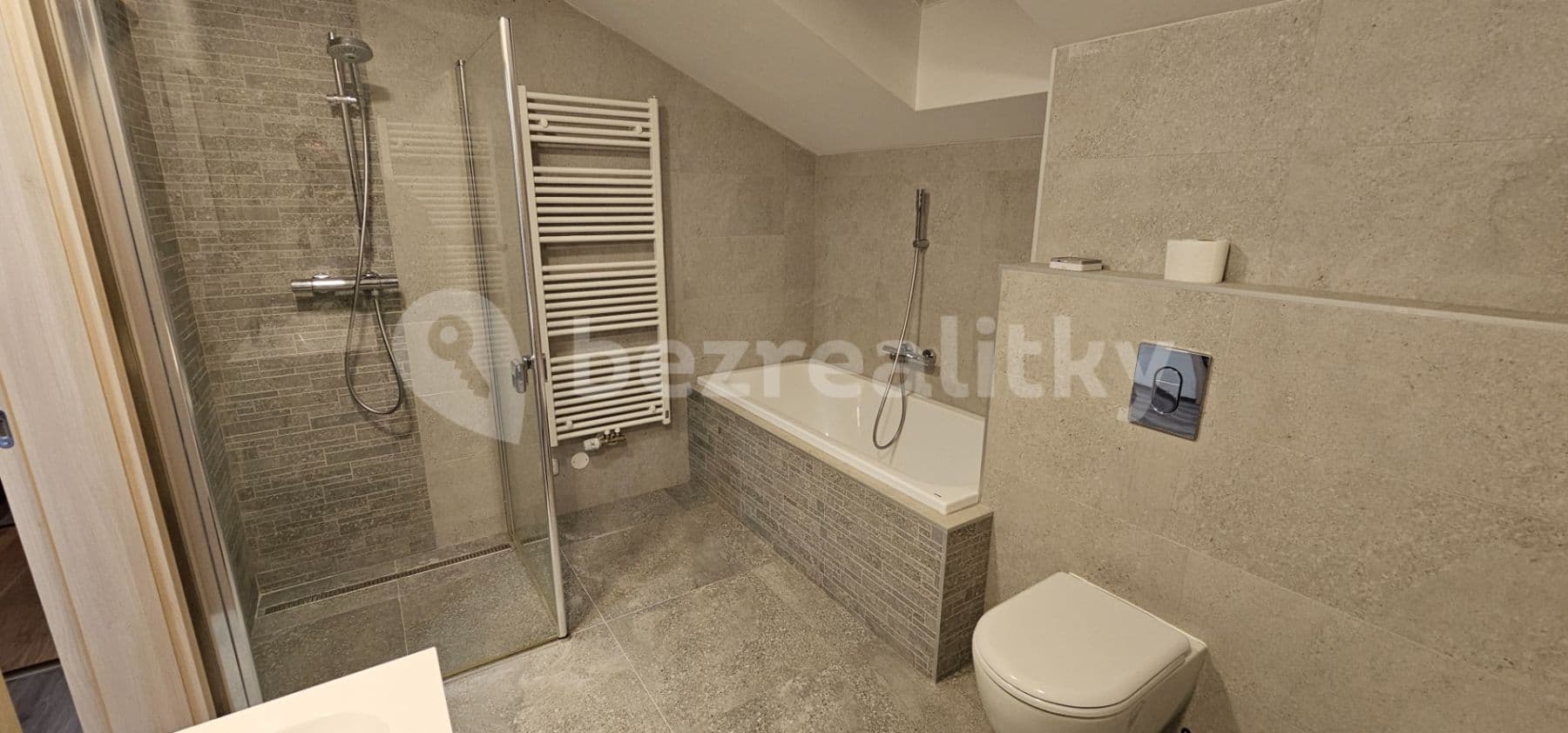 Prenájom bytu 3-izbový 92 m², Vojtěšská, Neratovice, Středočeský kraj Prenájom bytu 3-izbový 92 m², Vojtěšská, Neratovice, Středočeský kraj