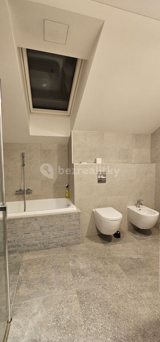 Prenájom bytu 3-izbový 92 m², Vojtěšská, Neratovice, Středočeský kraj Prenájom bytu 3-izbový 92 m², Vojtěšská, Neratovice, Středočeský kraj