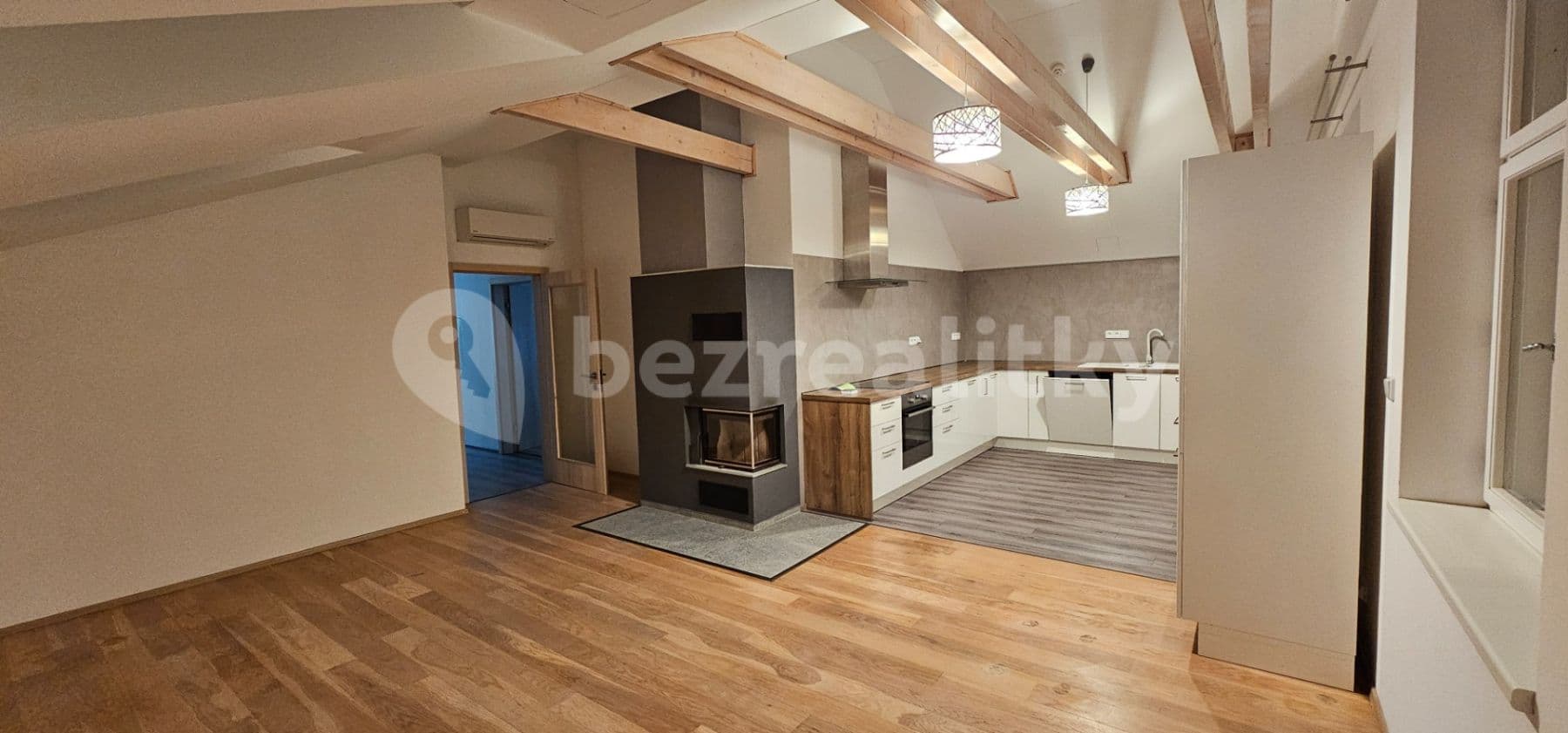 Prenájom bytu 3-izbový 92 m², Vojtěšská, Neratovice, Středočeský kraj Prenájom bytu 3-izbový 92 m², Vojtěšská, Neratovice, Středočeský kraj