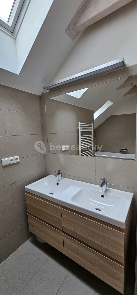 Prenájom bytu 2-izbový 90 m², Vojtěšská, Neratovice, Středočeský kraj Prenájom bytu 2-izbový 90 m², Vojtěšská, Neratovice, Středočeský kraj