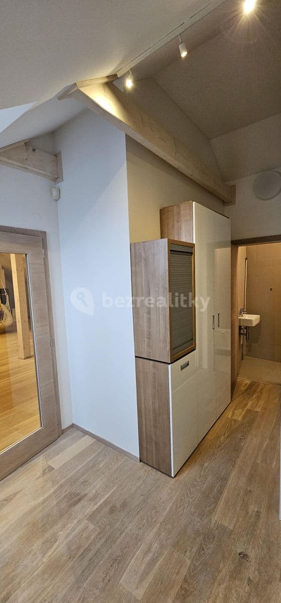 Prenájom bytu 2-izbový 90 m², Vojtěšská, Neratovice, Středočeský kraj Prenájom bytu 2-izbový 90 m², Vojtěšská, Neratovice, Středočeský kraj