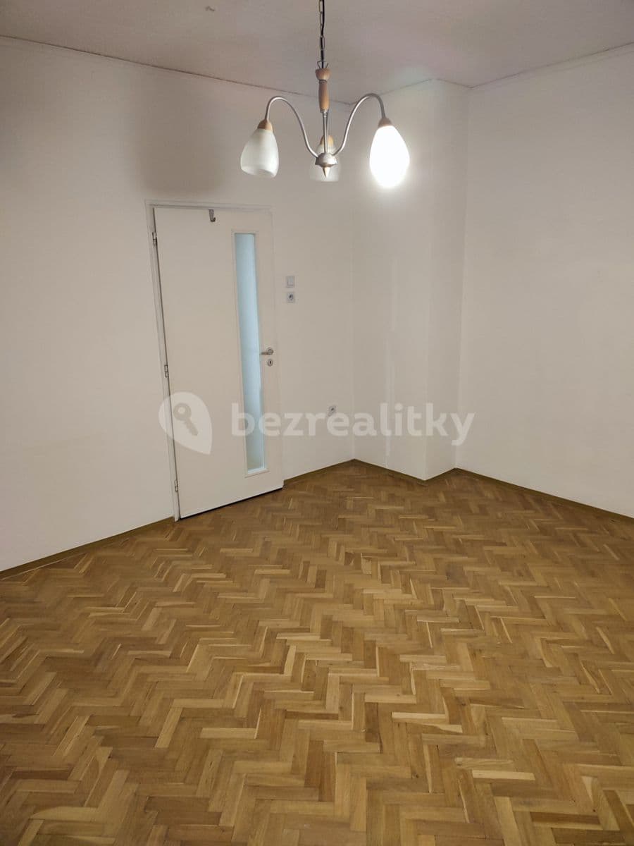 Prenájom bytu 2-izbový 70 m², Zámek, Náměšť nad Oslavou, Kraj Vysočina