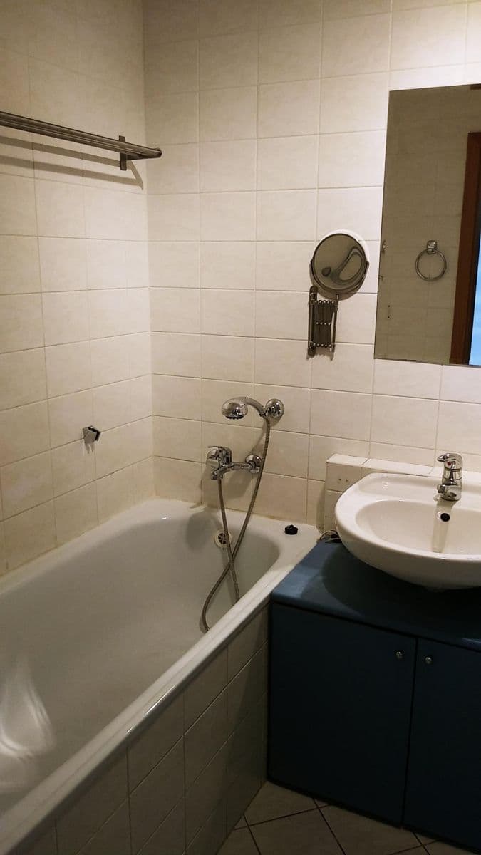 Prenájom bytu 2-izbový 56 m², Zadunajská cesta, Petržalka, Bratislavský kraj Prenájom bytu 2-izbový 56 m², Zadunajská cesta, Petržalka, Bratislavský kraj