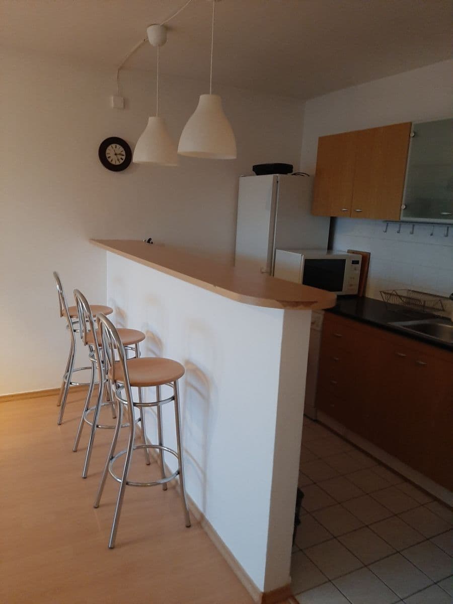 Prenájom bytu 2-izbový 56 m², Zadunajská cesta, Petržalka, Bratislavský kraj Prenájom bytu 2-izbový 56 m², Zadunajská cesta, Petržalka, Bratislavský kraj