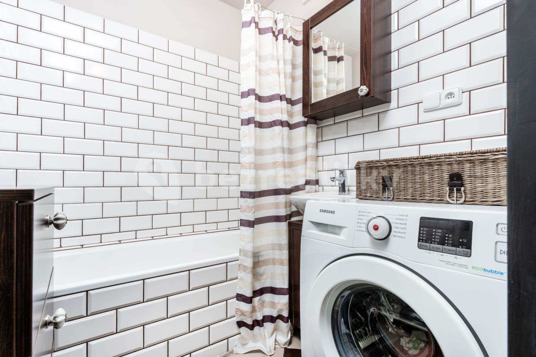 Prenájom bytu 3-izbový 63 m², Mendelova, Praha, Praha Prenájom bytu 3-izbový 63 m², Mendelova, Praha, Praha