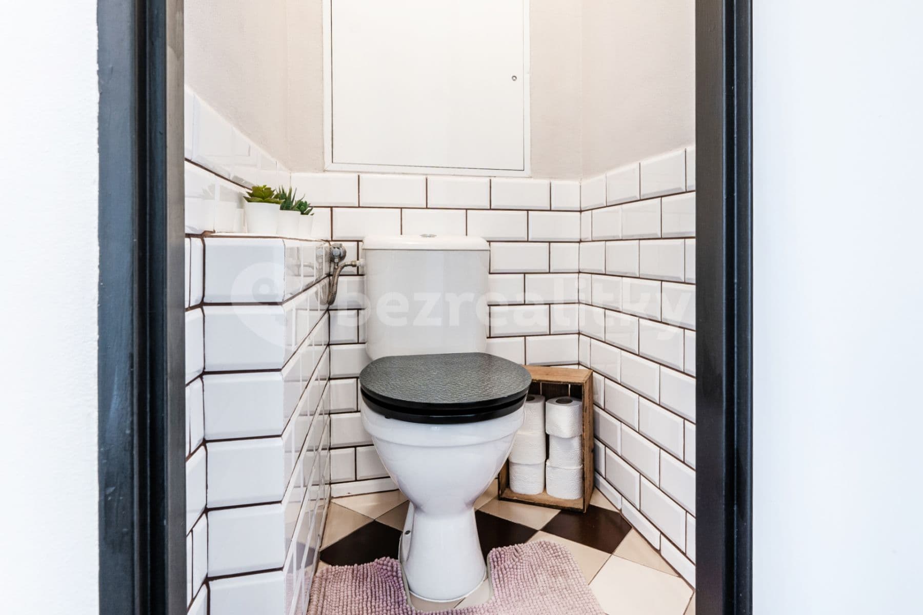 Prenájom bytu 3-izbový 63 m², Mendelova, Praha, Praha Prenájom bytu 3-izbový 63 m², Mendelova, Praha, Praha