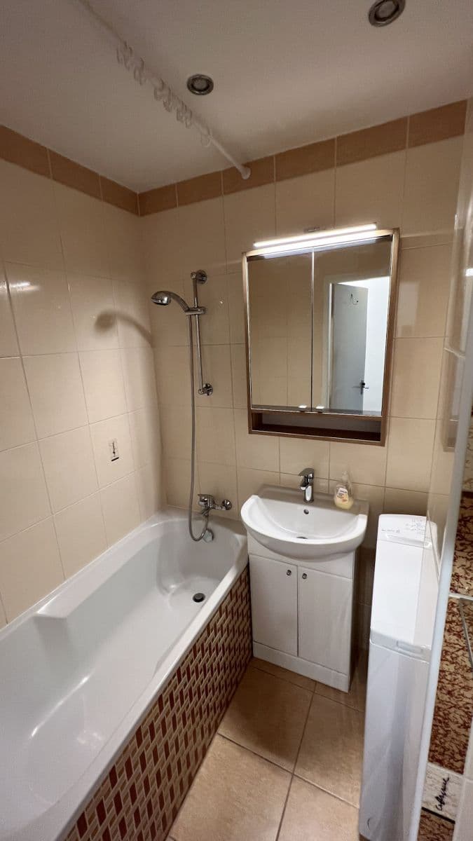 Prenájom bytu 2-izbový 52 m², Černokostelecká, Praha, Praha Prenájom bytu 2-izbový 52 m², Černokostelecká, Praha, Praha
