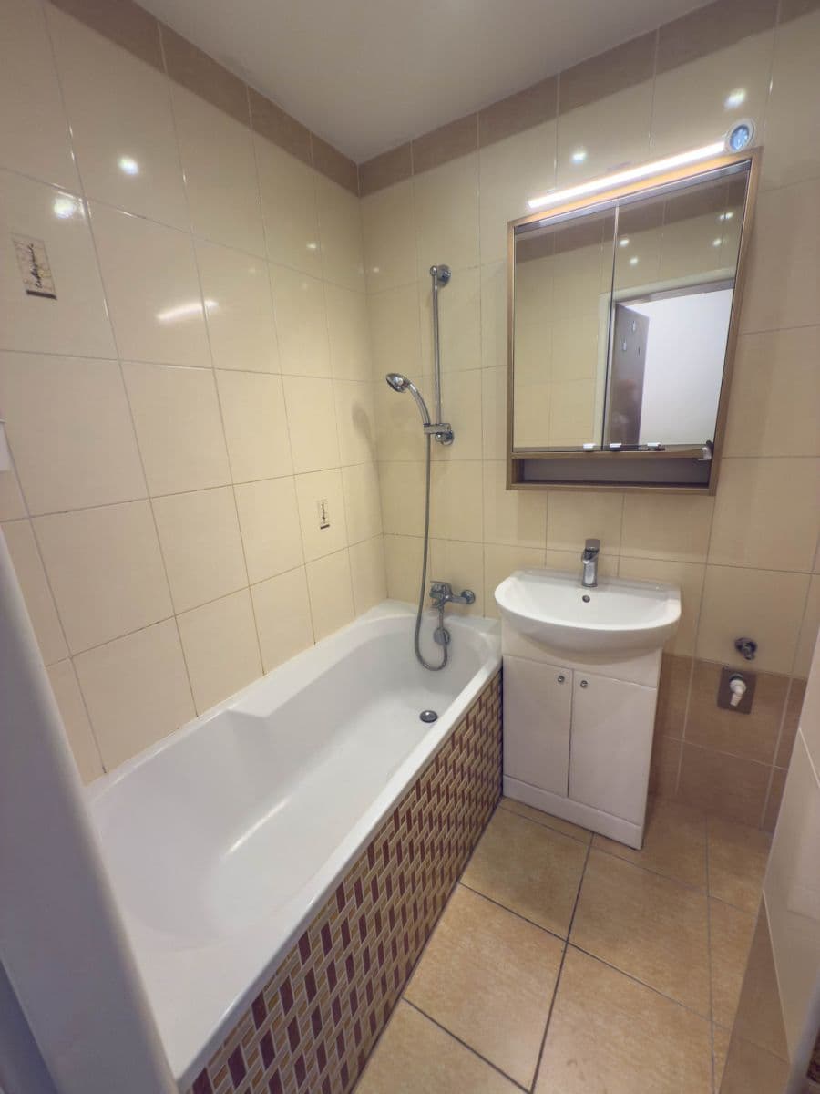 Prenájom bytu 2-izbový 52 m², Černokostelecká, Praha, Praha Prenájom bytu 2-izbový 52 m², Černokostelecká, Praha, Praha
