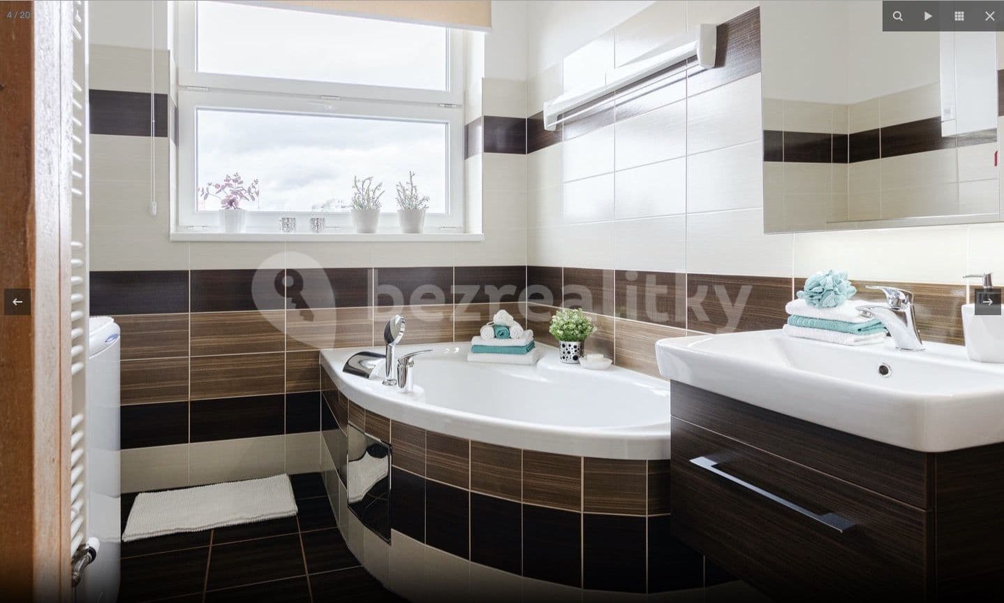 Prenájom bytu 2-izbový 47 m², Prusická, Praha, Praha Prenájom bytu 2-izbový 47 m², Prusická, Praha, Praha