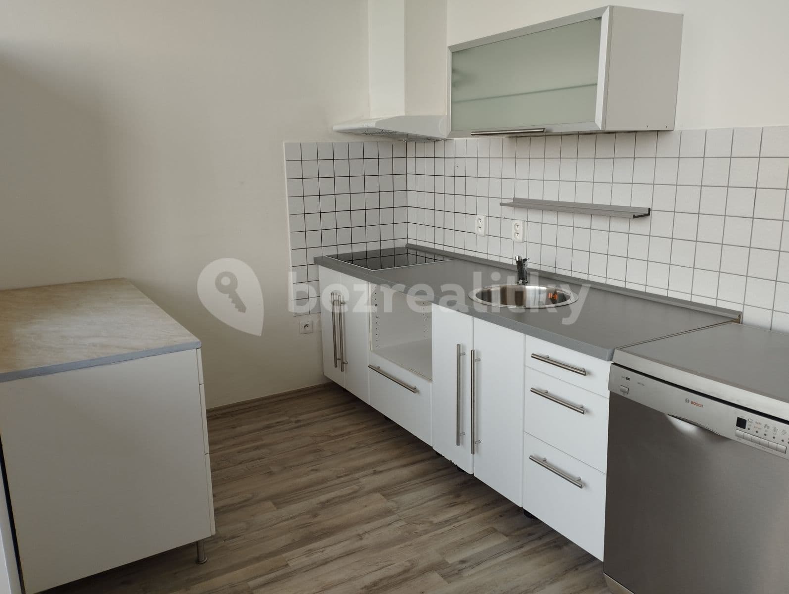 Prenájom bytu 3-izbový 80 m², Teplická, Praha, Praha Prenájom bytu 3-izbový 80 m², Teplická, Praha, Praha