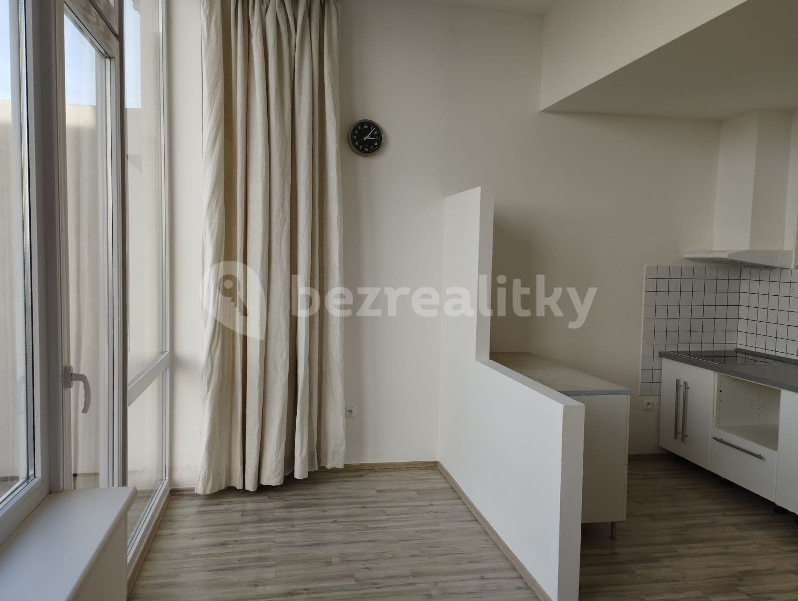 Prenájom bytu 3-izbový 80 m², Teplická, Praha, Praha Prenájom bytu 3-izbový 80 m², Teplická, Praha, Praha