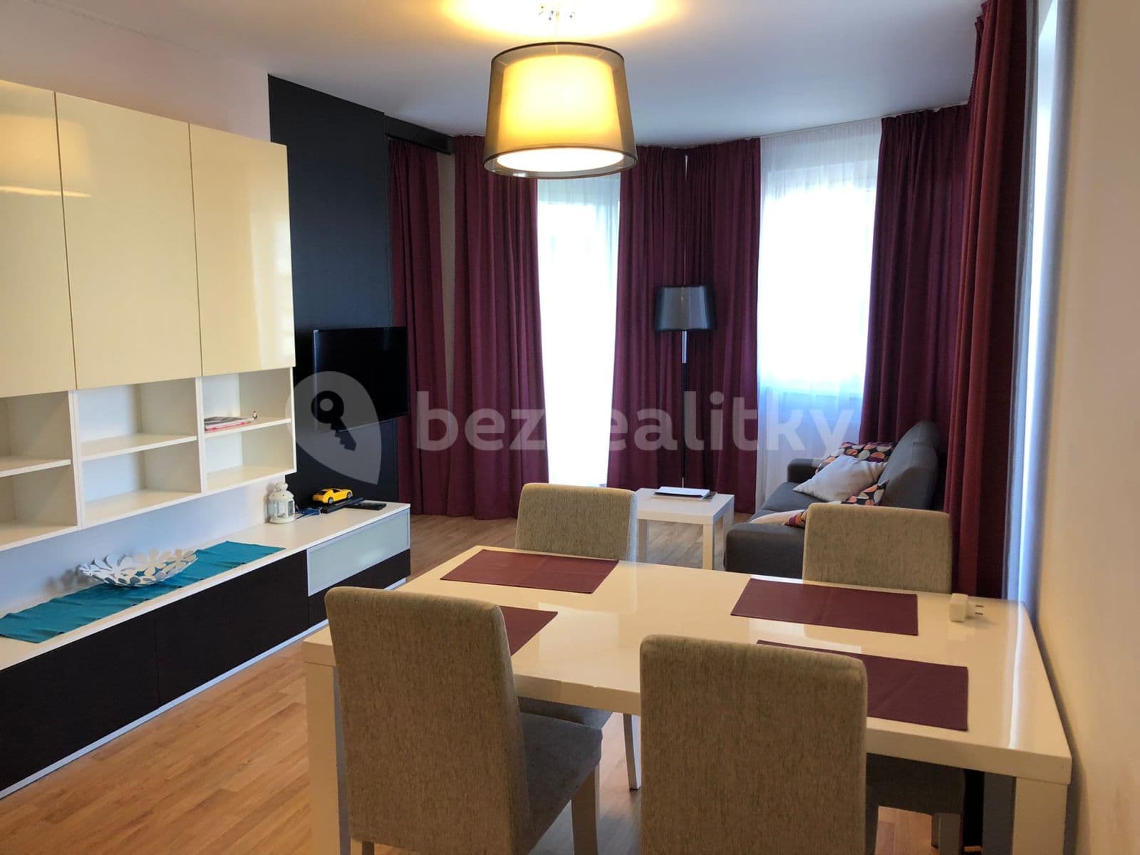 Prenájom bytu 2-izbový 55 m², Hugo Haase, Praha, Praha Prenájom bytu 2-izbový 55 m², Hugo Haase, Praha, Praha