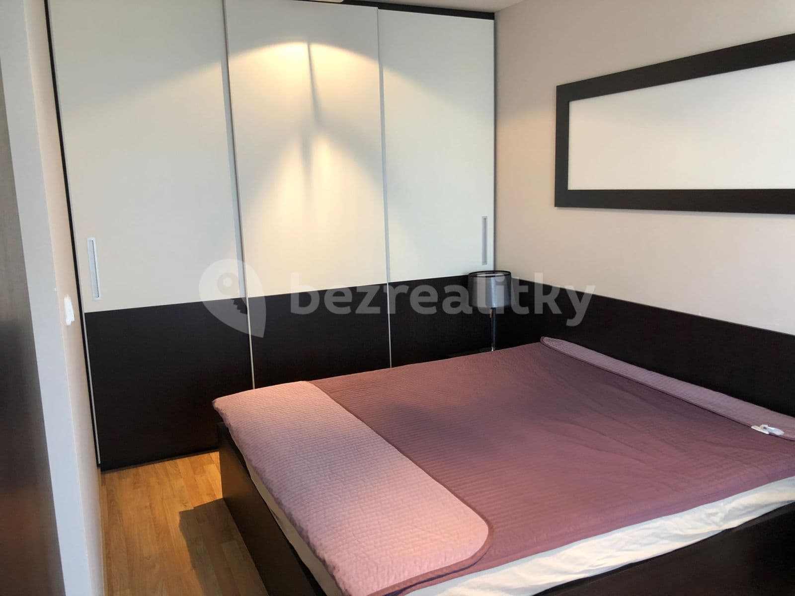 Prenájom bytu 2-izbový 55 m², Hugo Haase, Praha, Praha Prenájom bytu 2-izbový 55 m², Hugo Haase, Praha, Praha