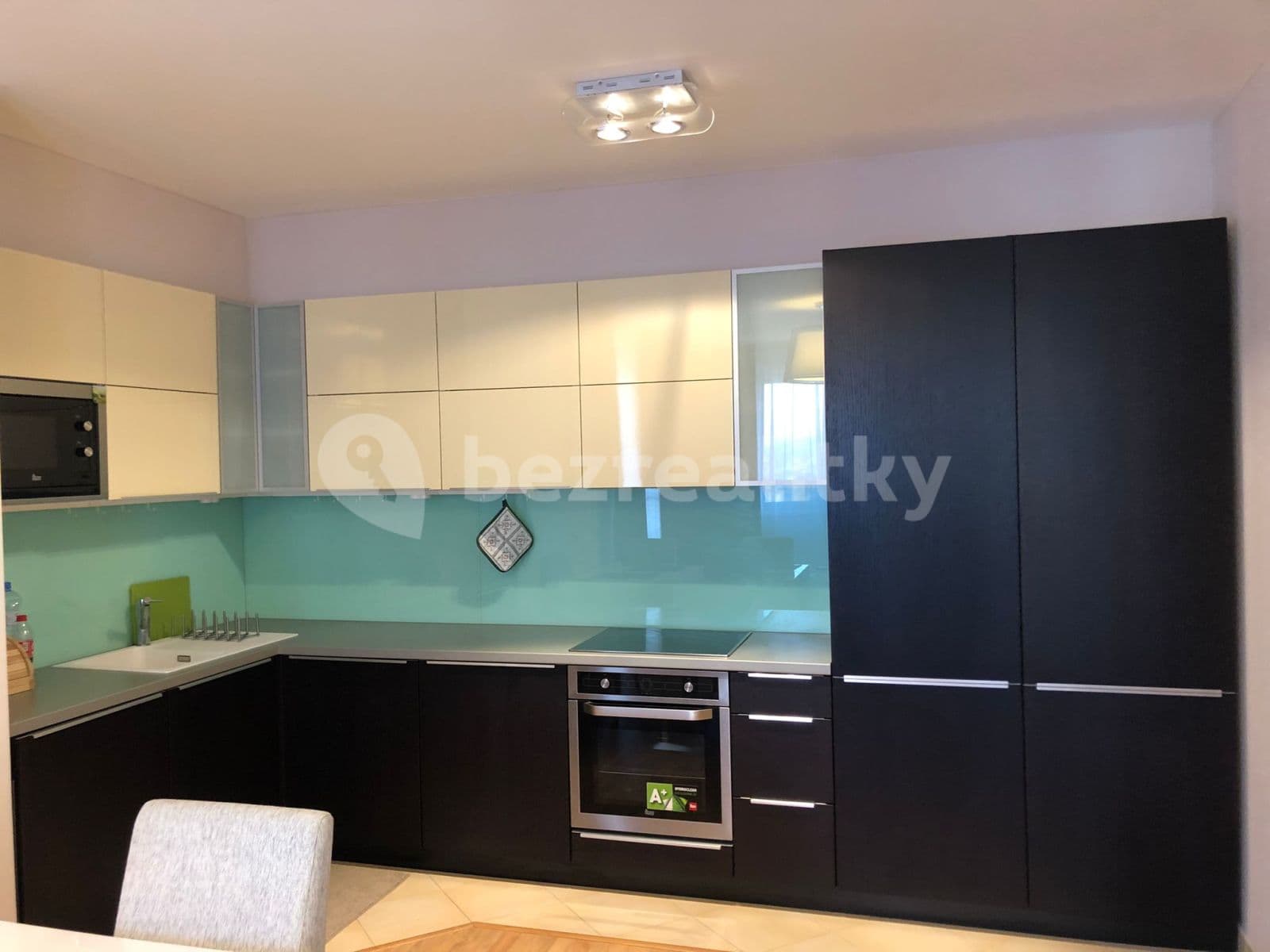 Prenájom bytu 2-izbový 55 m², Hugo Haase, Praha, Praha Prenájom bytu 2-izbový 55 m², Hugo Haase, Praha, Praha