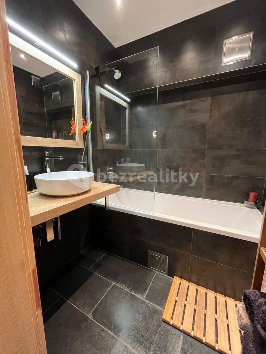 Prenájom bytu 2-izbový 70 m², Sečská, Praha, Praha Prenájom bytu 2-izbový 70 m², Sečská, Praha, Praha