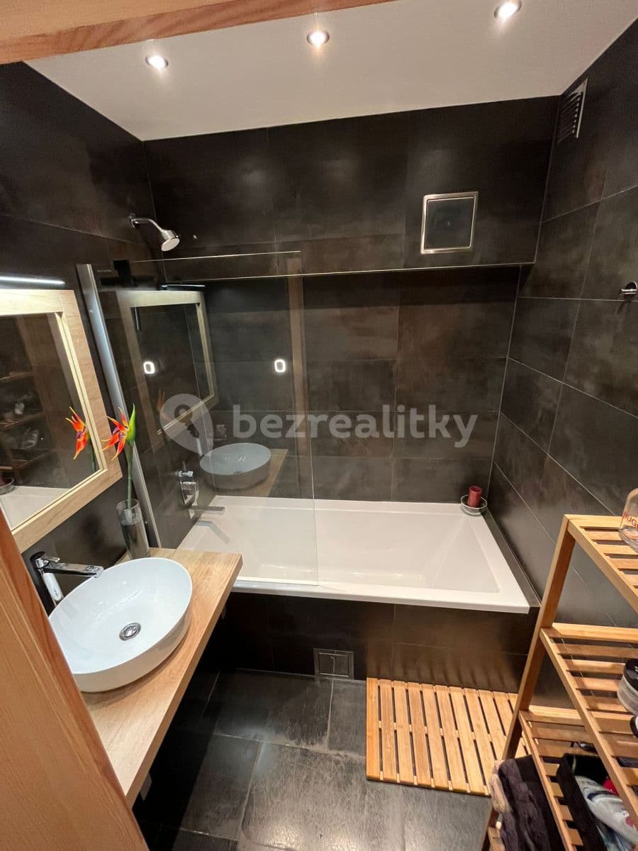 Prenájom bytu 2-izbový 70 m², Sečská, Praha, Praha Prenájom bytu 2-izbový 70 m², Sečská, Praha, Praha
