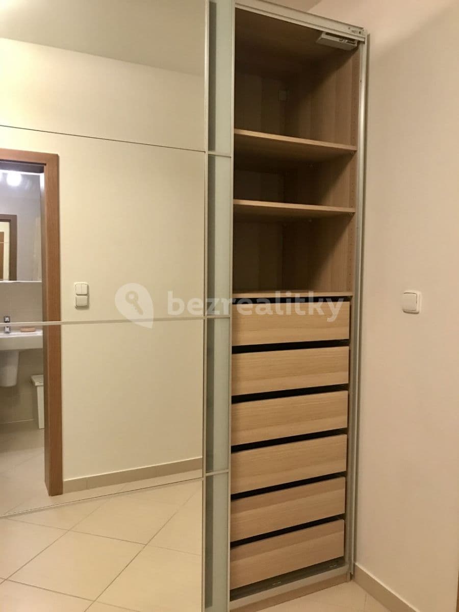 Prenájom bytu 1-izbový 35 m², náměstí Junkových, Praha, Praha Prenájom bytu 1-izbový 35 m², náměstí Junkových, Praha, Praha
