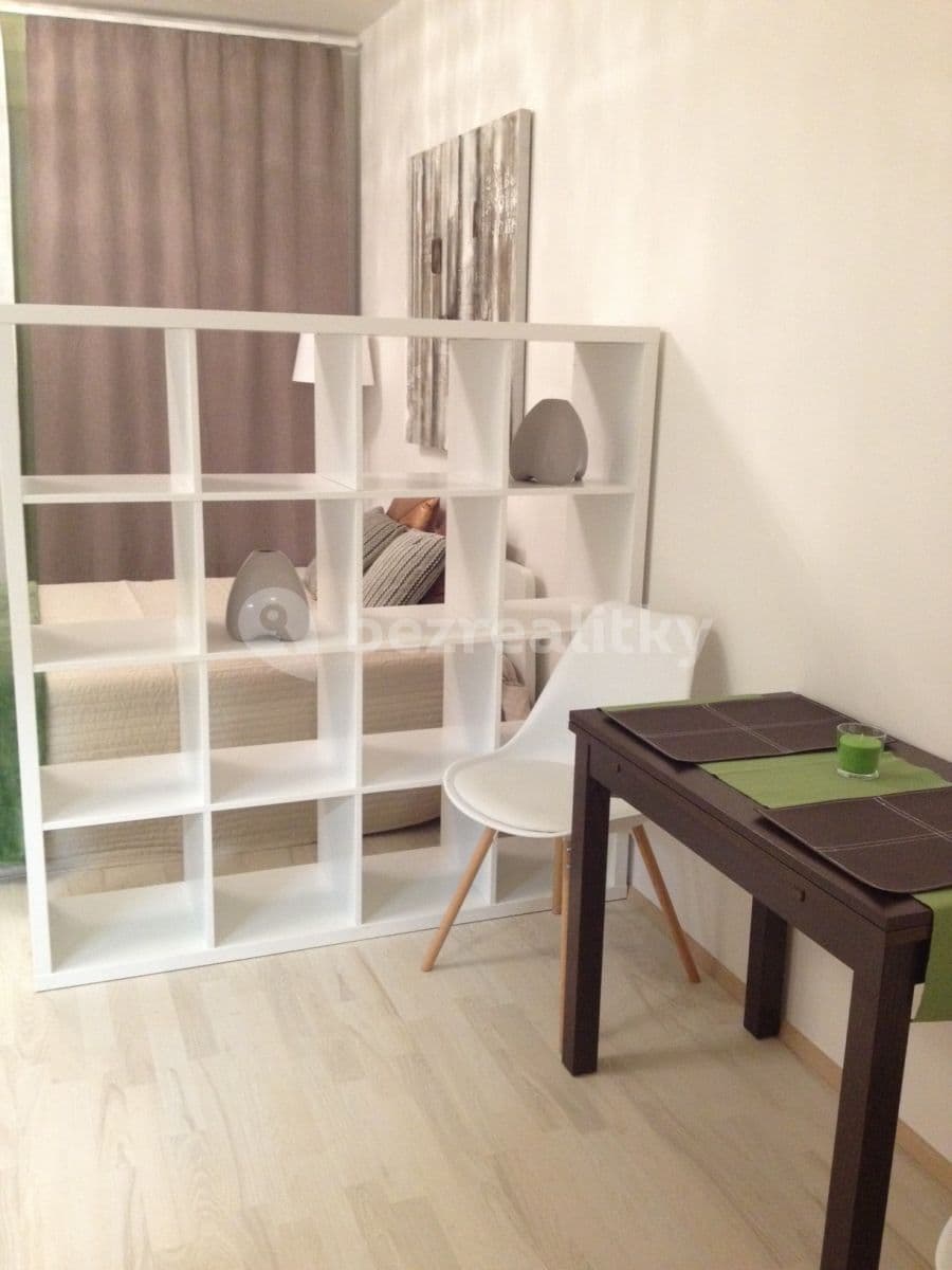 Prenájom bytu 1-izbový 35 m², náměstí Junkových, Praha, Praha Prenájom bytu 1-izbový 35 m², náměstí Junkových, Praha, Praha