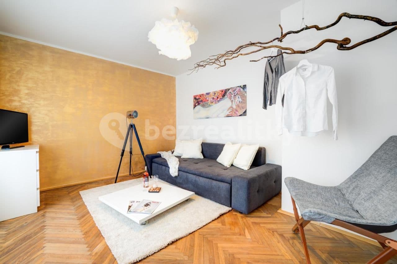 Prenájom bytu 2-izbový 53 m², 22. dubna, Mikulov, Jihomoravský kraj Prenájom bytu 2-izbový 53 m², 22. dubna, Mikulov, Jihomoravský kraj