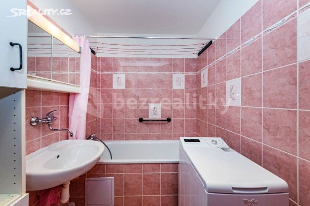 Prenájom bytu 3-izbový 55 m², Bohúňova, Praha, Praha Prenájom bytu 3-izbový 55 m², Bohúňova, Praha, Praha