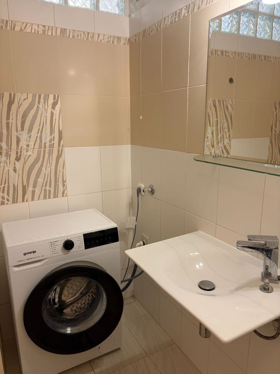 Prenájom bytu 2-izbový 55 m², Jihlavská, Praha, Praha Prenájom bytu 2-izbový 55 m², Jihlavská, Praha, Praha