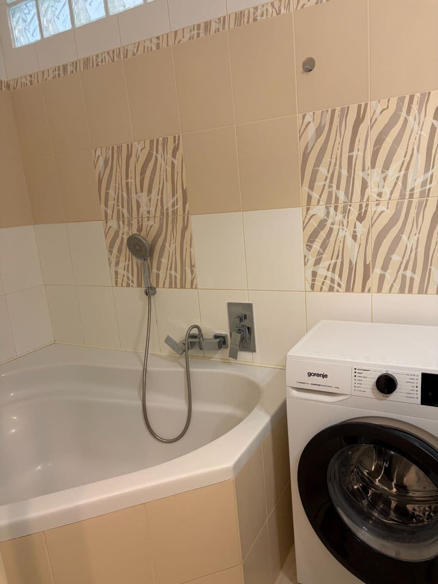 Prenájom bytu 2-izbový 55 m², Jihlavská, Praha, Praha Prenájom bytu 2-izbový 55 m², Jihlavská, Praha, Praha