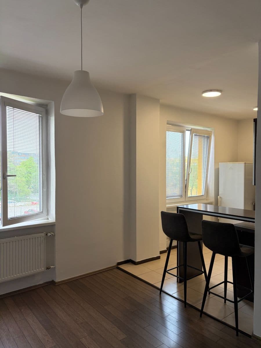 Prenájom bytu 2-izbový 55 m², Jihlavská, Praha, Praha Prenájom bytu 2-izbový 55 m², Jihlavská, Praha, Praha