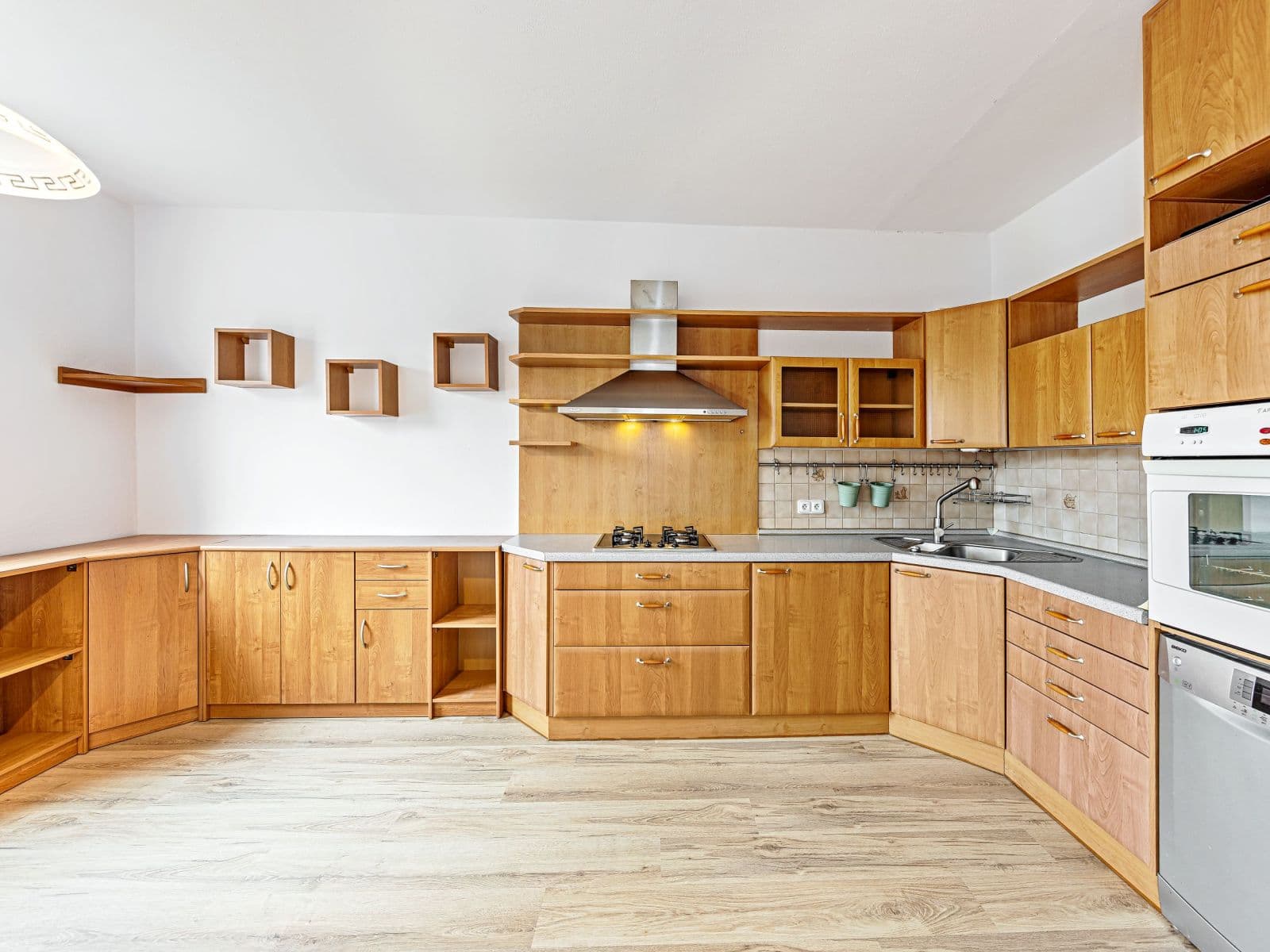 Prenájom bytu 3-izbový 78 m², F. L. Čelakovského, Jablonec nad Nisou, Liberecký kraj Prenájom bytu 3-izbový 78 m², F. L. Čelakovského, Jablonec nad Nisou, Liberecký kraj