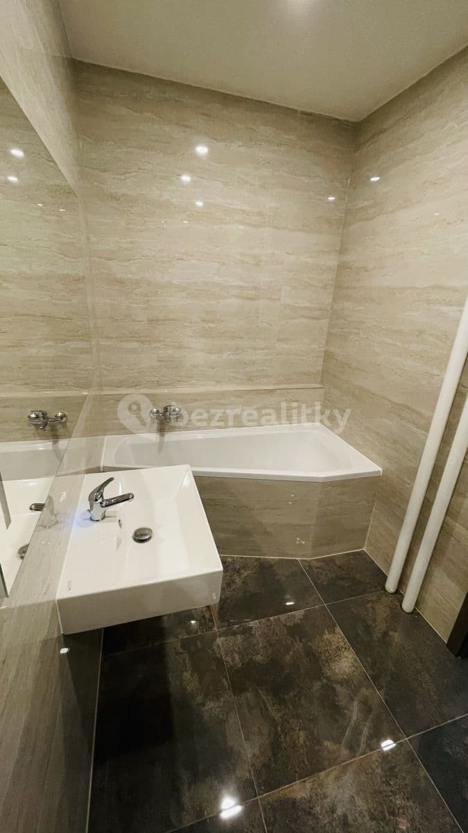 Prenájom bytu 2-izbový 45 m², Buzulucká, Teplice, Ústecký kraj Prenájom bytu 2-izbový 45 m², Buzulucká, Teplice, Ústecký kraj