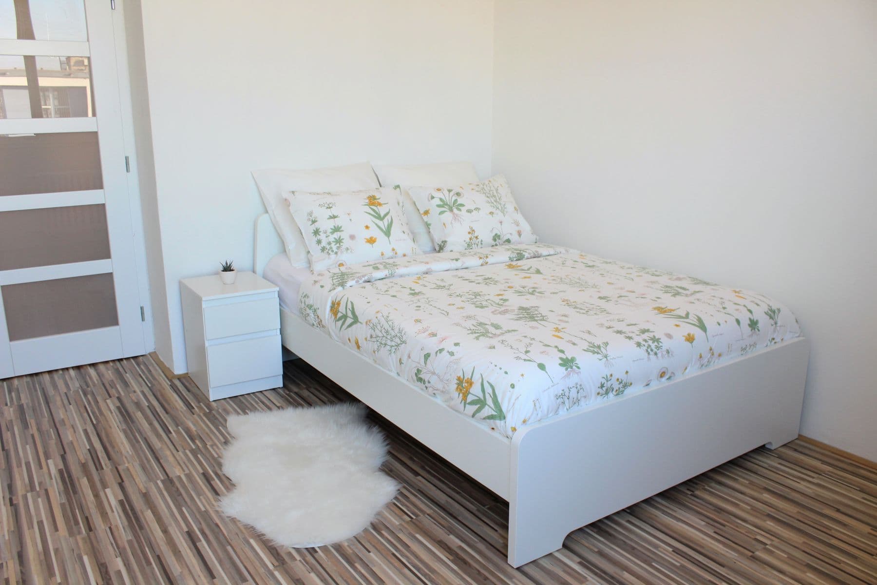 Prenájom bytu 1-izbový 40 m², Sportovní, Praha, Praha Prenájom bytu 1-izbový 40 m², Sportovní, Praha, Praha