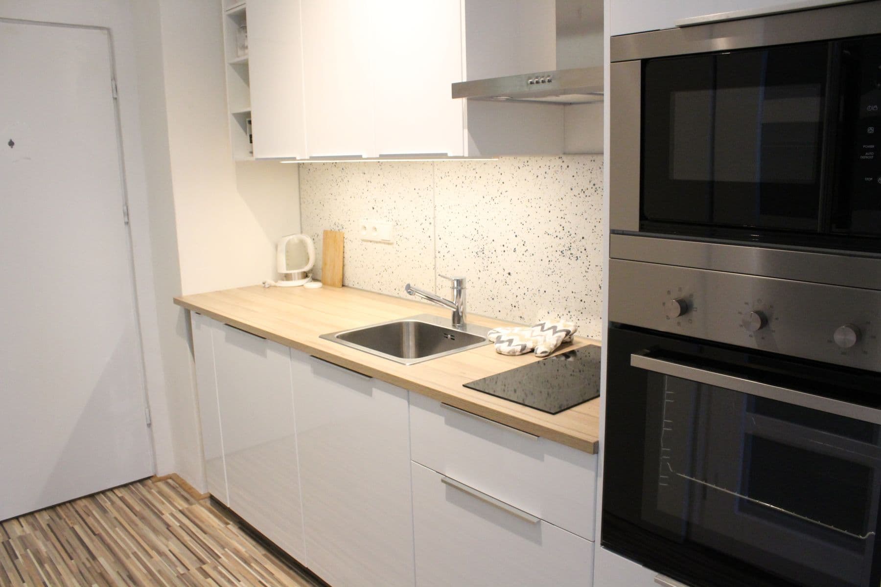 Prenájom bytu 1-izbový 40 m², Sportovní, Praha, Praha Prenájom bytu 1-izbový 40 m², Sportovní, Praha, Praha