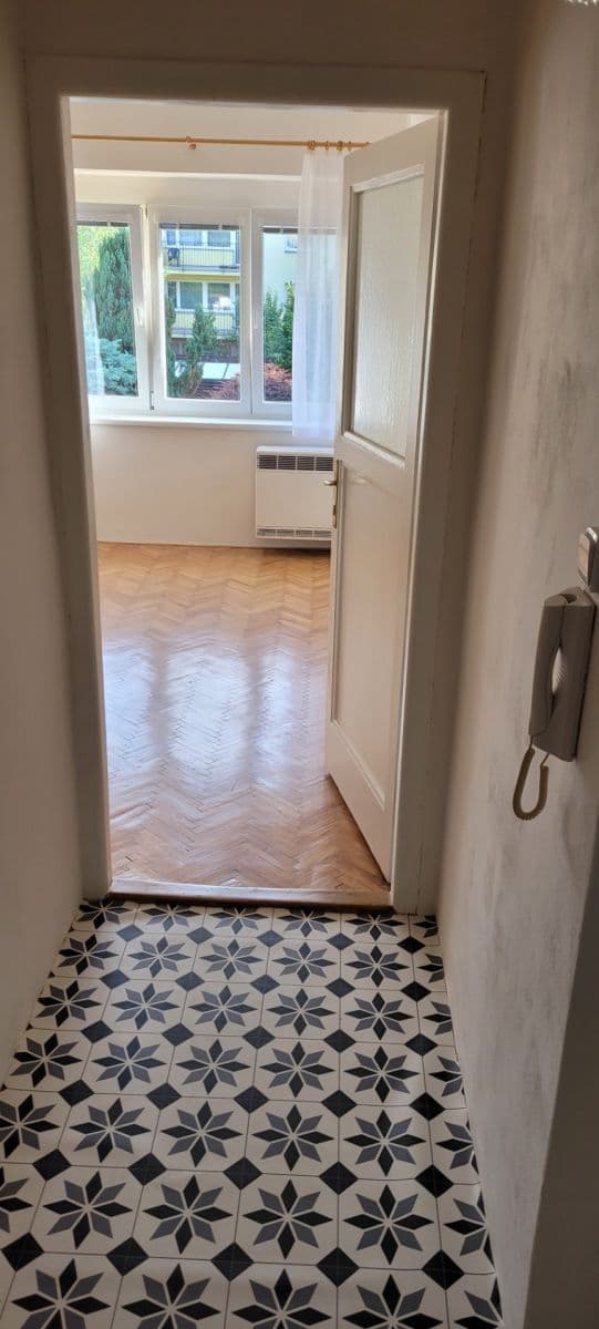 Prenájom bytu 1-izbový 35 m², Vnější, Praha, Praha Prenájom bytu 1-izbový 35 m², Vnější, Praha, Praha