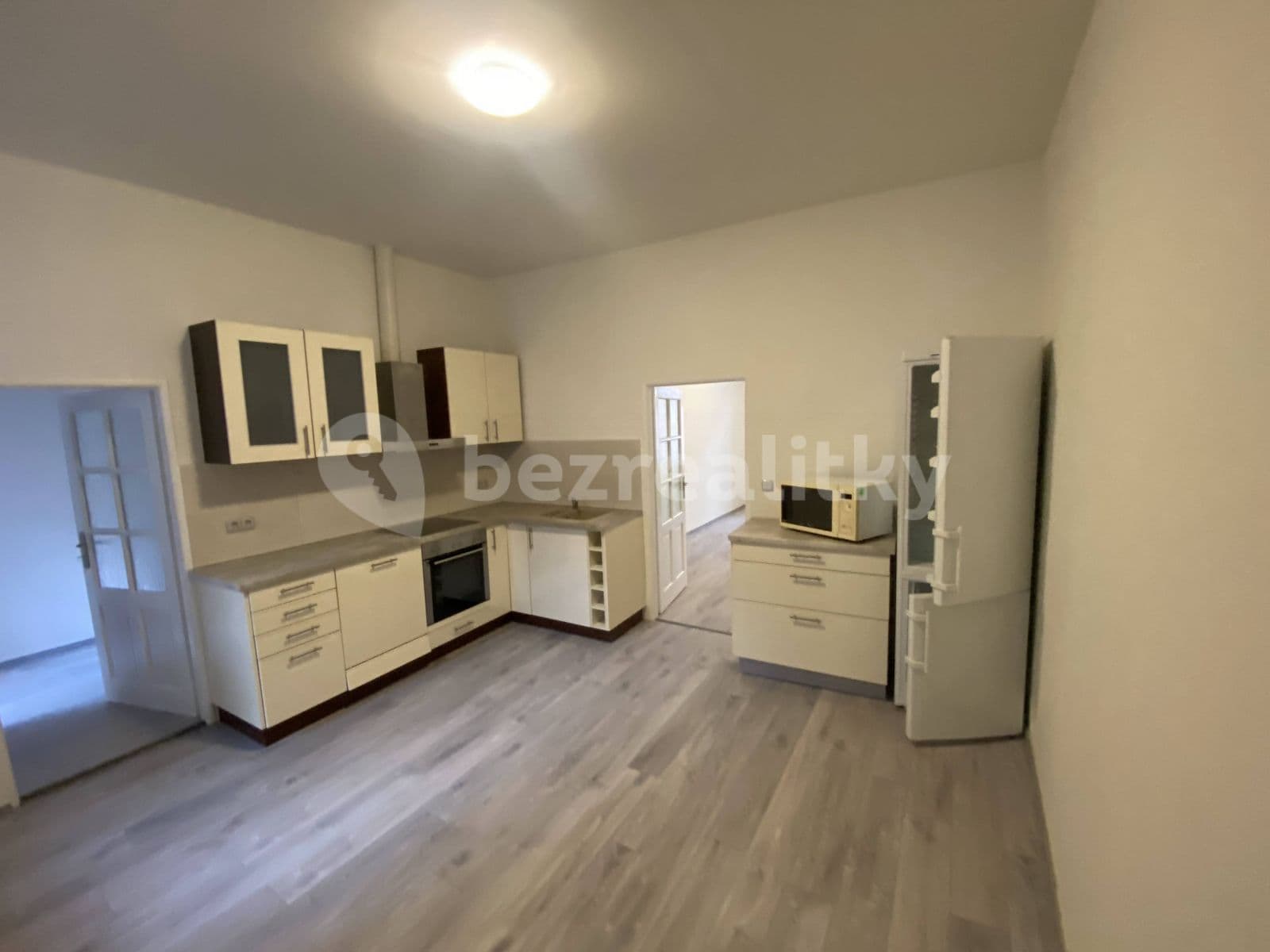 Prenájom bytu 1-izbový 46 m², Viktora Huga, Praha, Praha Prenájom bytu 1-izbový 46 m², Viktora Huga, Praha, Praha