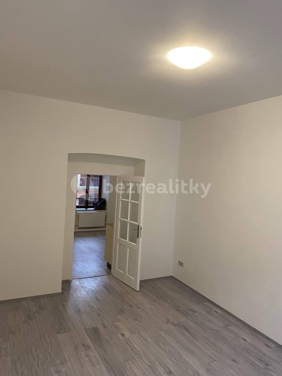 Prenájom bytu 1-izbový 46 m², Viktora Huga, Praha, Praha Prenájom bytu 1-izbový 46 m², Viktora Huga, Praha, Praha
