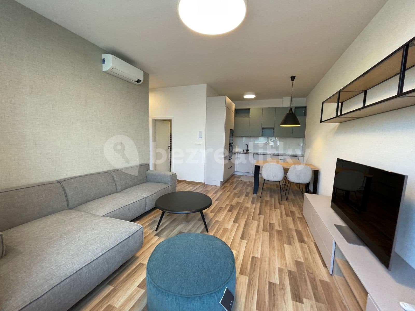 Prenájom bytu 2-izbový 52 m², Tomášikova, Ružinov, Bratislavský kraj Prenájom bytu 2-izbový 52 m², Tomášikova, Ružinov, Bratislavský kraj