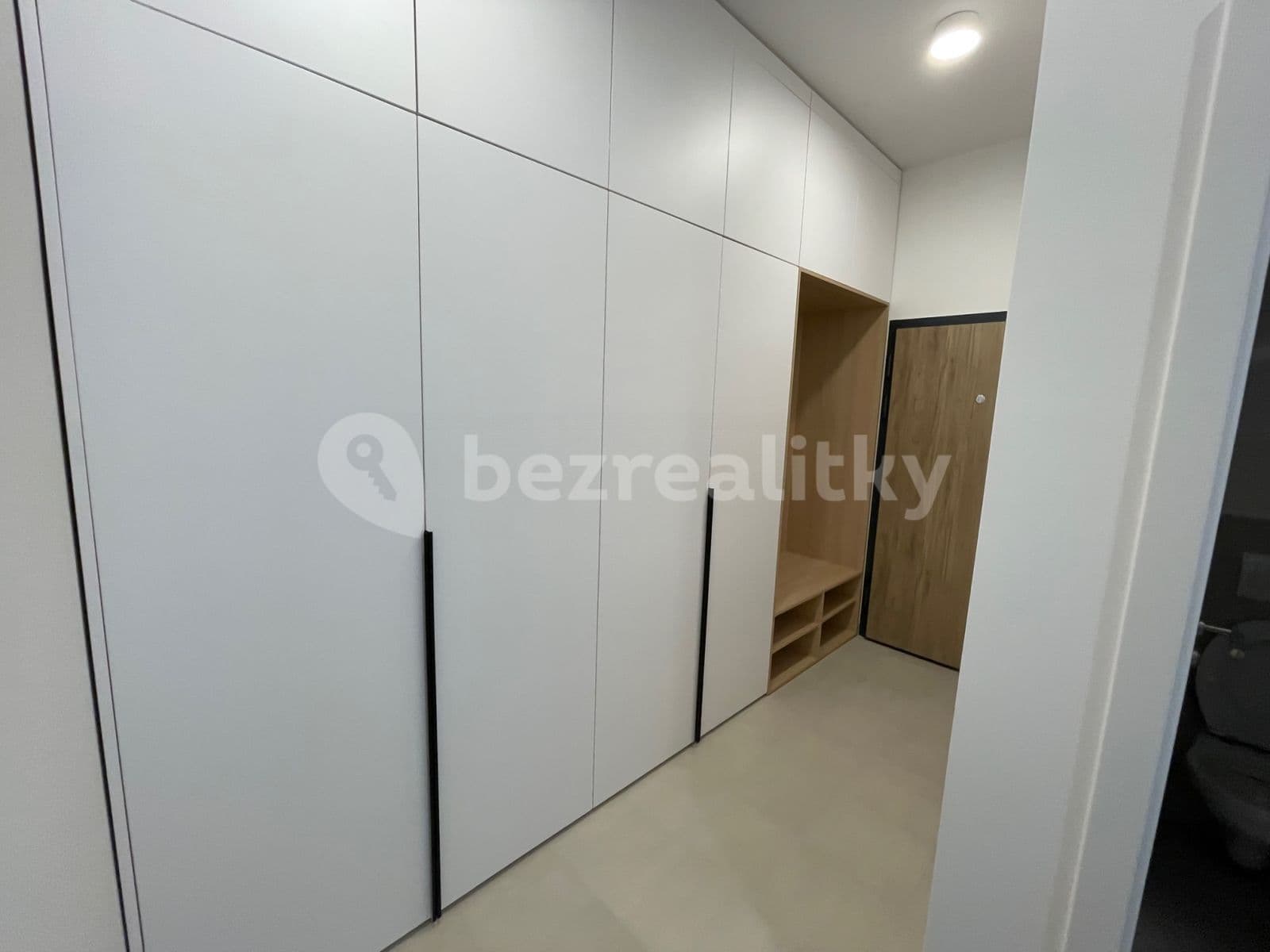 Prenájom bytu 2-izbový 52 m², Tomášikova, Ružinov, Bratislavský kraj Prenájom bytu 2-izbový 52 m², Tomášikova, Ružinov, Bratislavský kraj