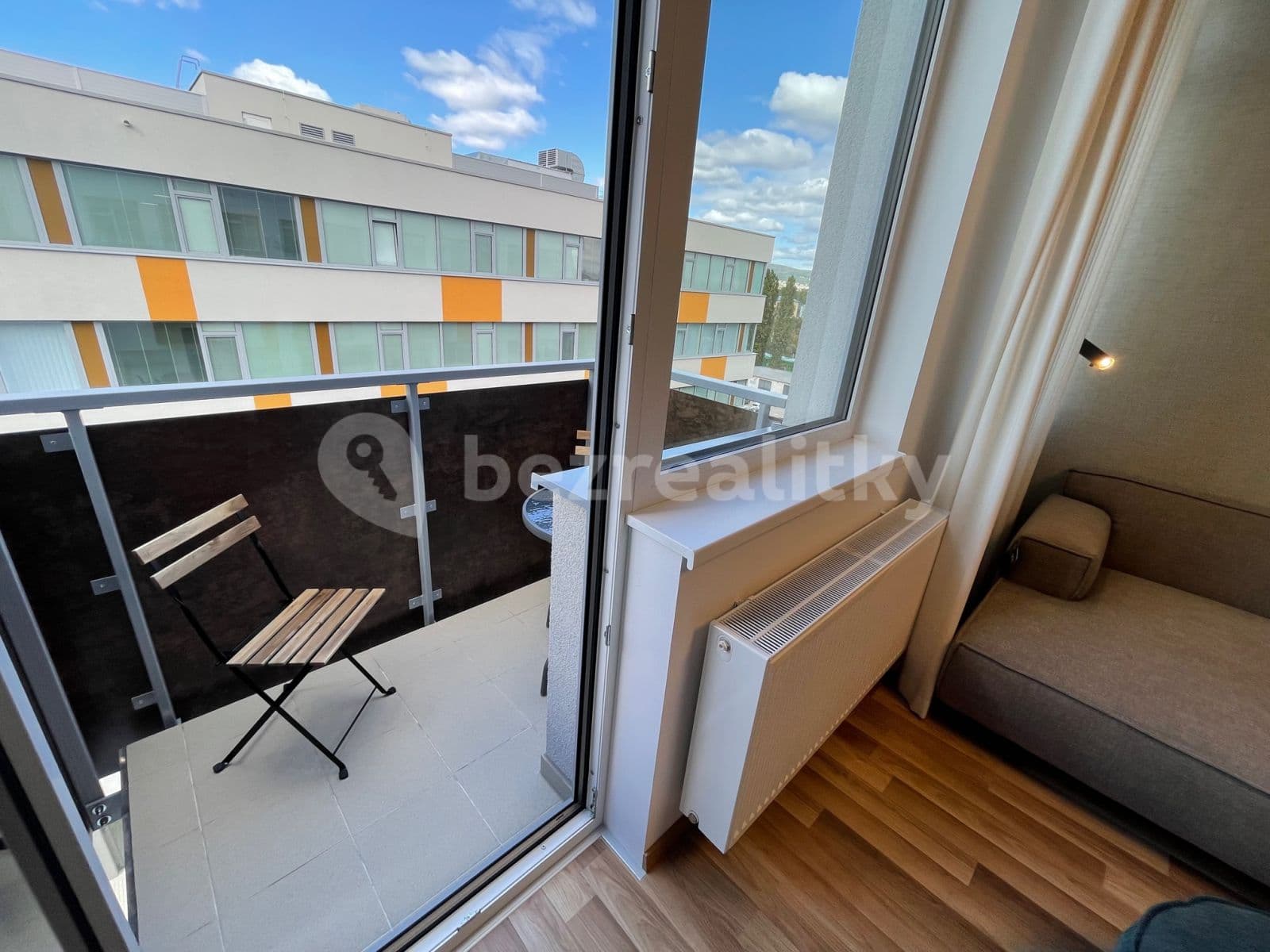 Prenájom bytu 2-izbový 52 m², Tomášikova, Ružinov, Bratislavský kraj Prenájom bytu 2-izbový 52 m², Tomášikova, Ružinov, Bratislavský kraj