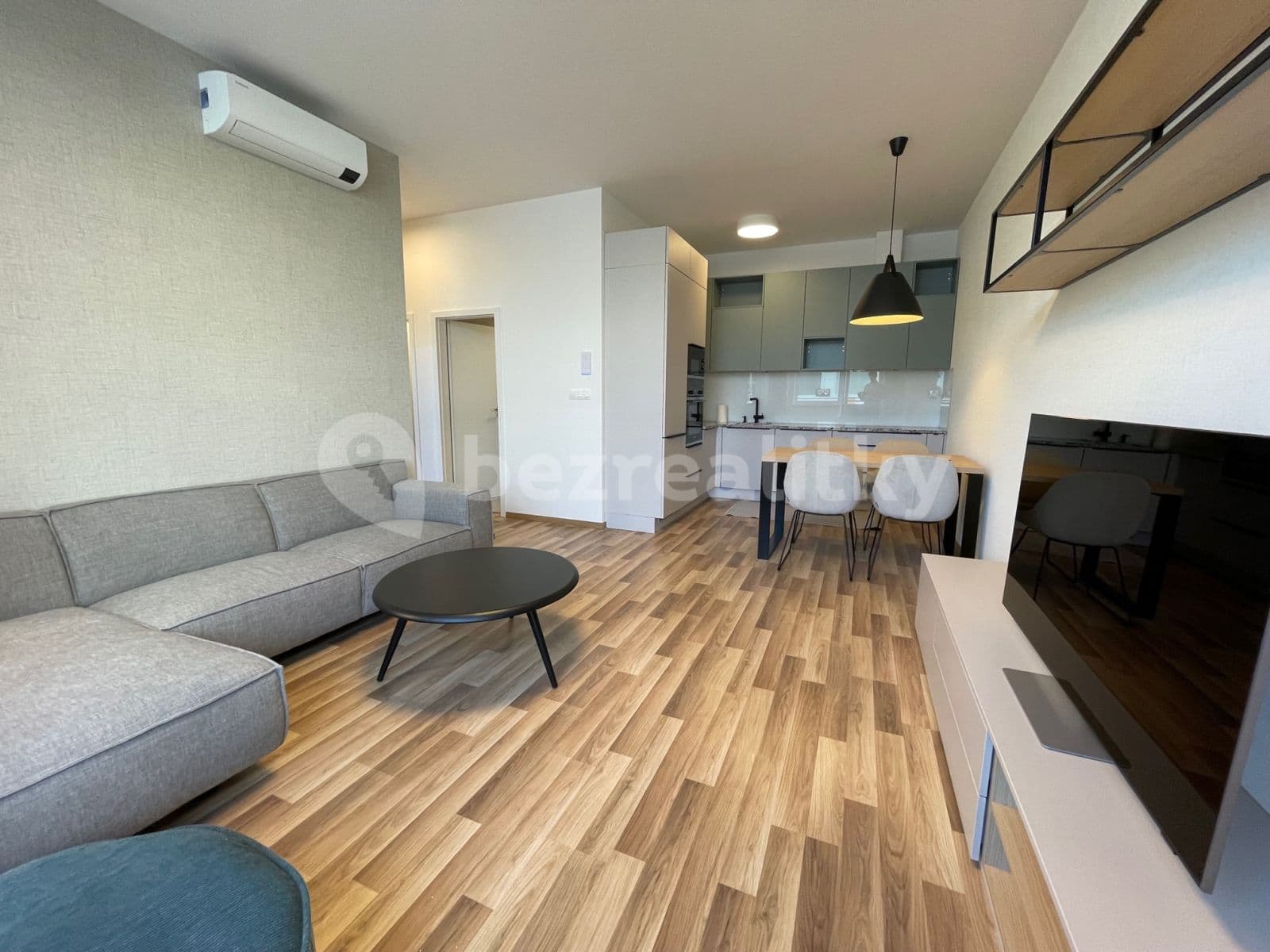 Prenájom bytu 2-izbový 52 m², Tomášikova, Ružinov, Bratislavský kraj Prenájom bytu 2-izbový 52 m², Tomášikova, Ružinov, Bratislavský kraj