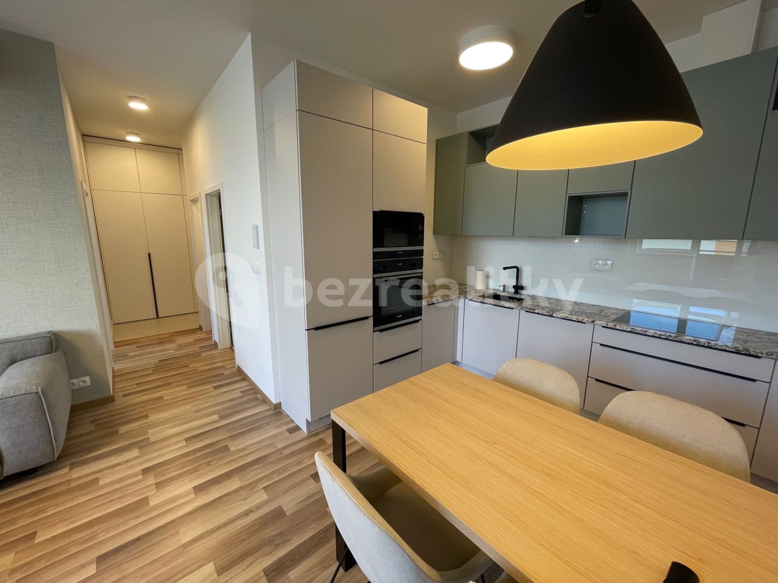 Prenájom bytu 2-izbový 52 m², Tomášikova, Ružinov, Bratislavský kraj Prenájom bytu 2-izbový 52 m², Tomášikova, Ružinov, Bratislavský kraj