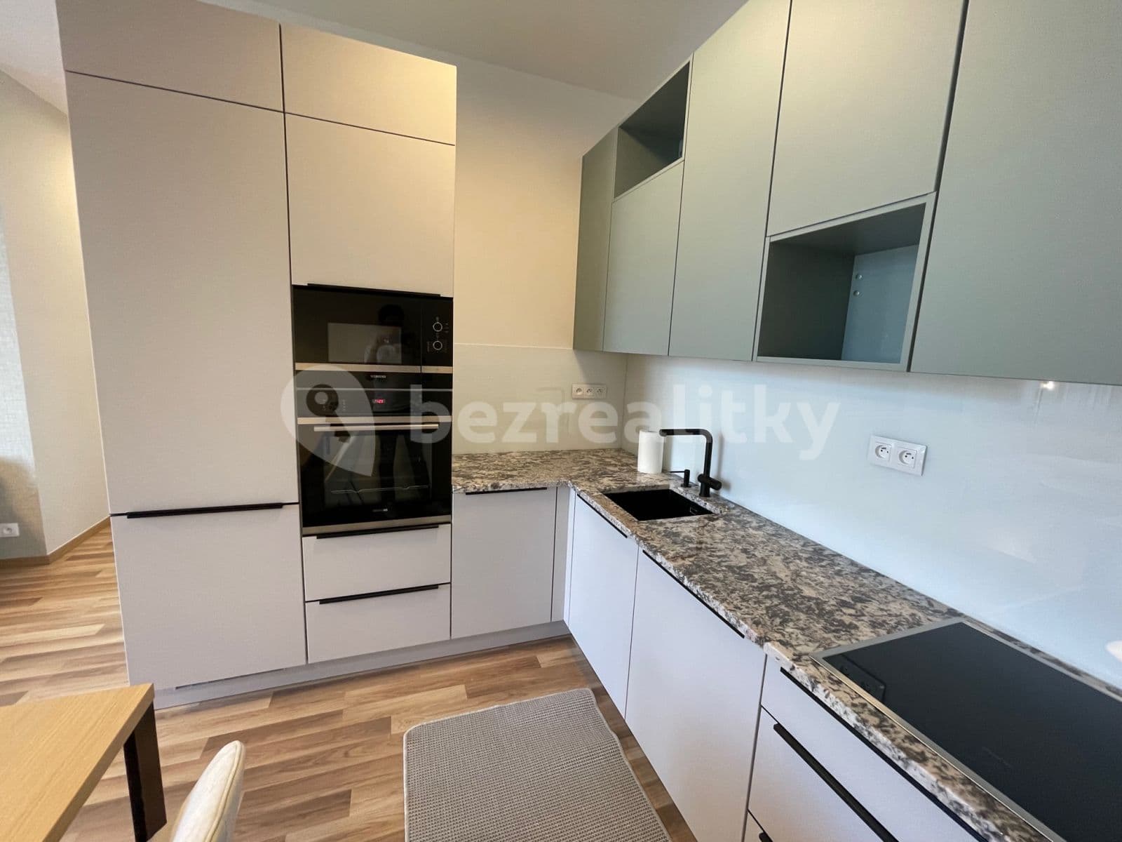 Prenájom bytu 2-izbový 52 m², Tomášikova, Ružinov, Bratislavský kraj Prenájom bytu 2-izbový 52 m², Tomášikova, Ružinov, Bratislavský kraj