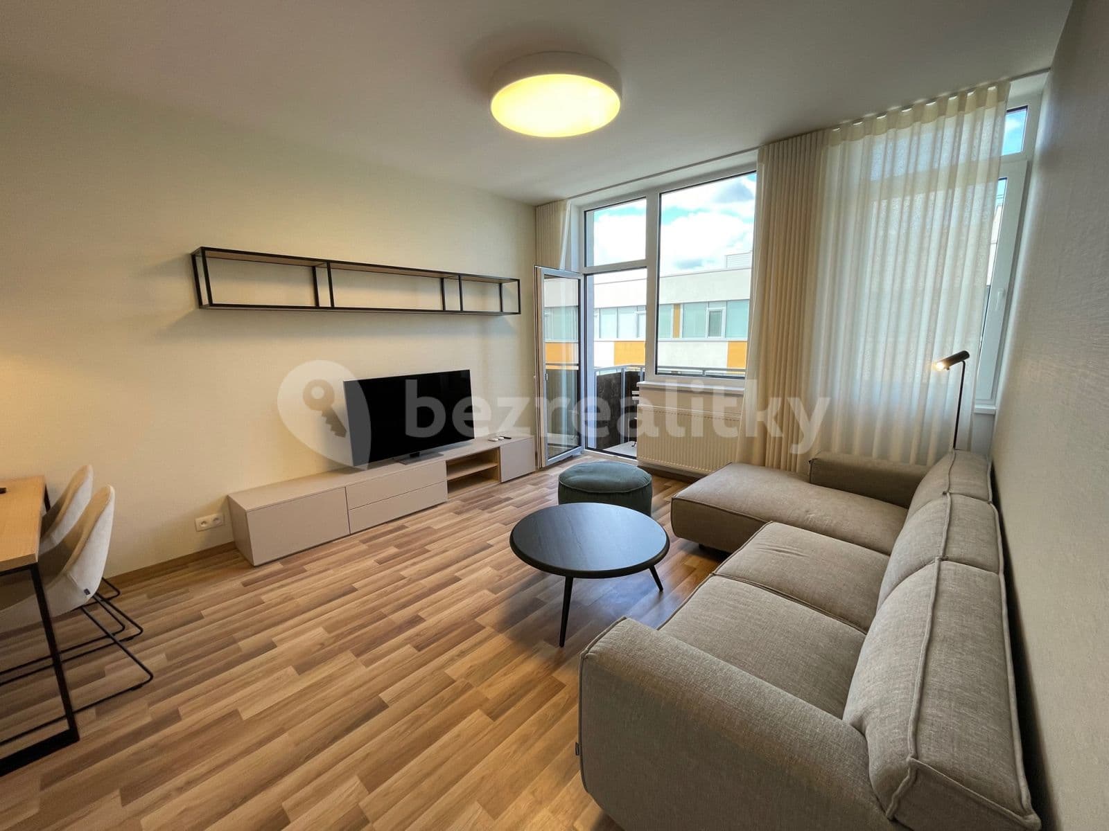 Prenájom bytu 2-izbový 52 m², Tomášikova, Ružinov, Bratislavský kraj Prenájom bytu 2-izbový 52 m², Tomášikova, Ružinov, Bratislavský kraj
