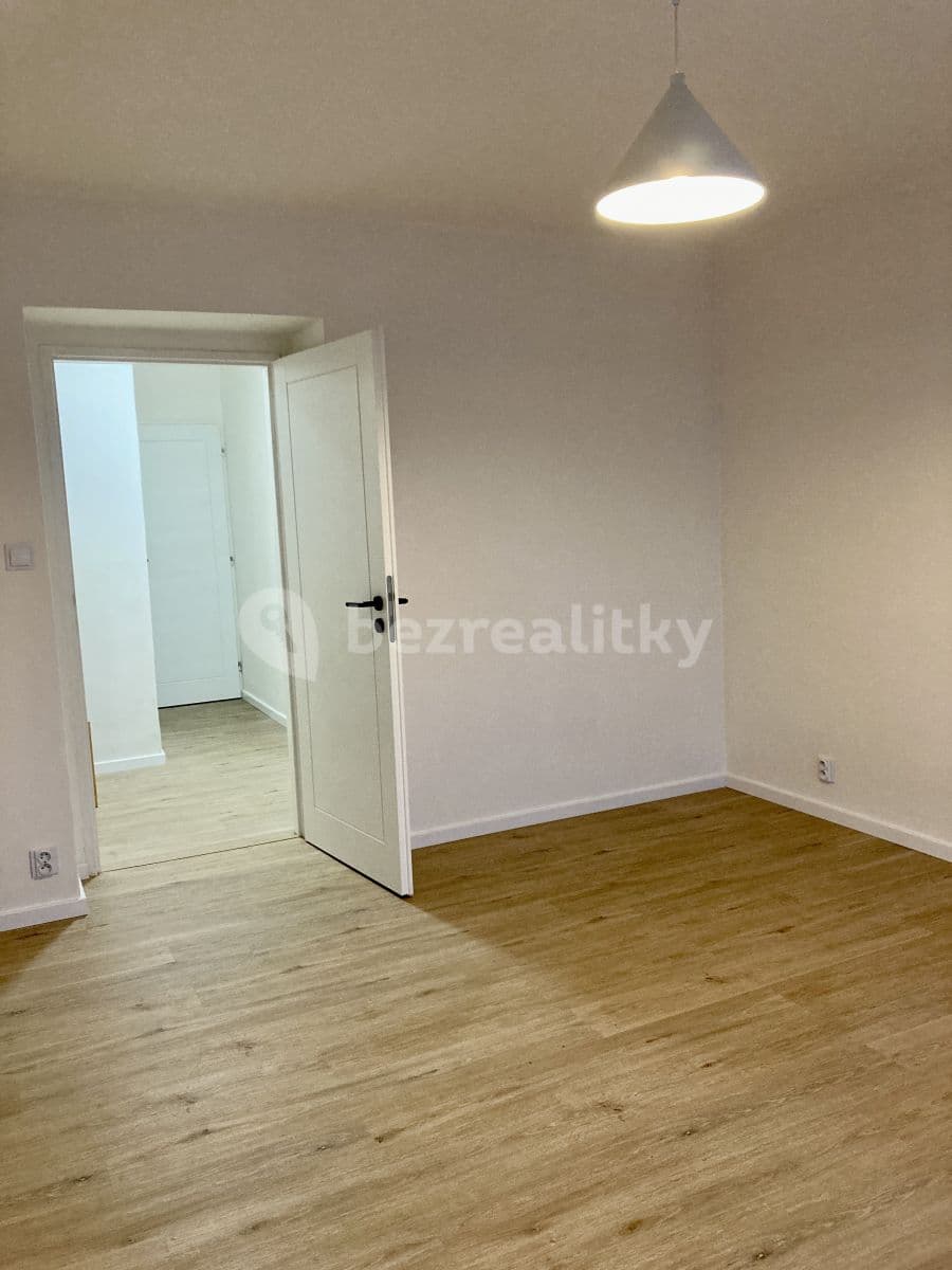 Prenájom bytu 2-izbový 57 m², Jaroslava Foglara, Kladno, Středočeský kraj Prenájom bytu 2-izbový 57 m², Jaroslava Foglara, Kladno, Středočeský kraj