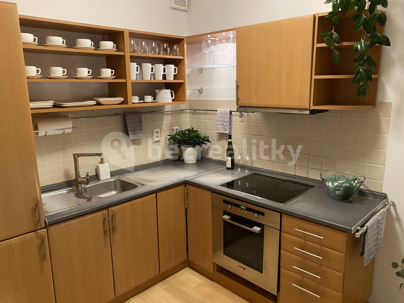 Prenájom bytu 2-izbový 60 m², Kovanecká, Praha, Praha Prenájom bytu 2-izbový 60 m², Kovanecká, Praha, Praha