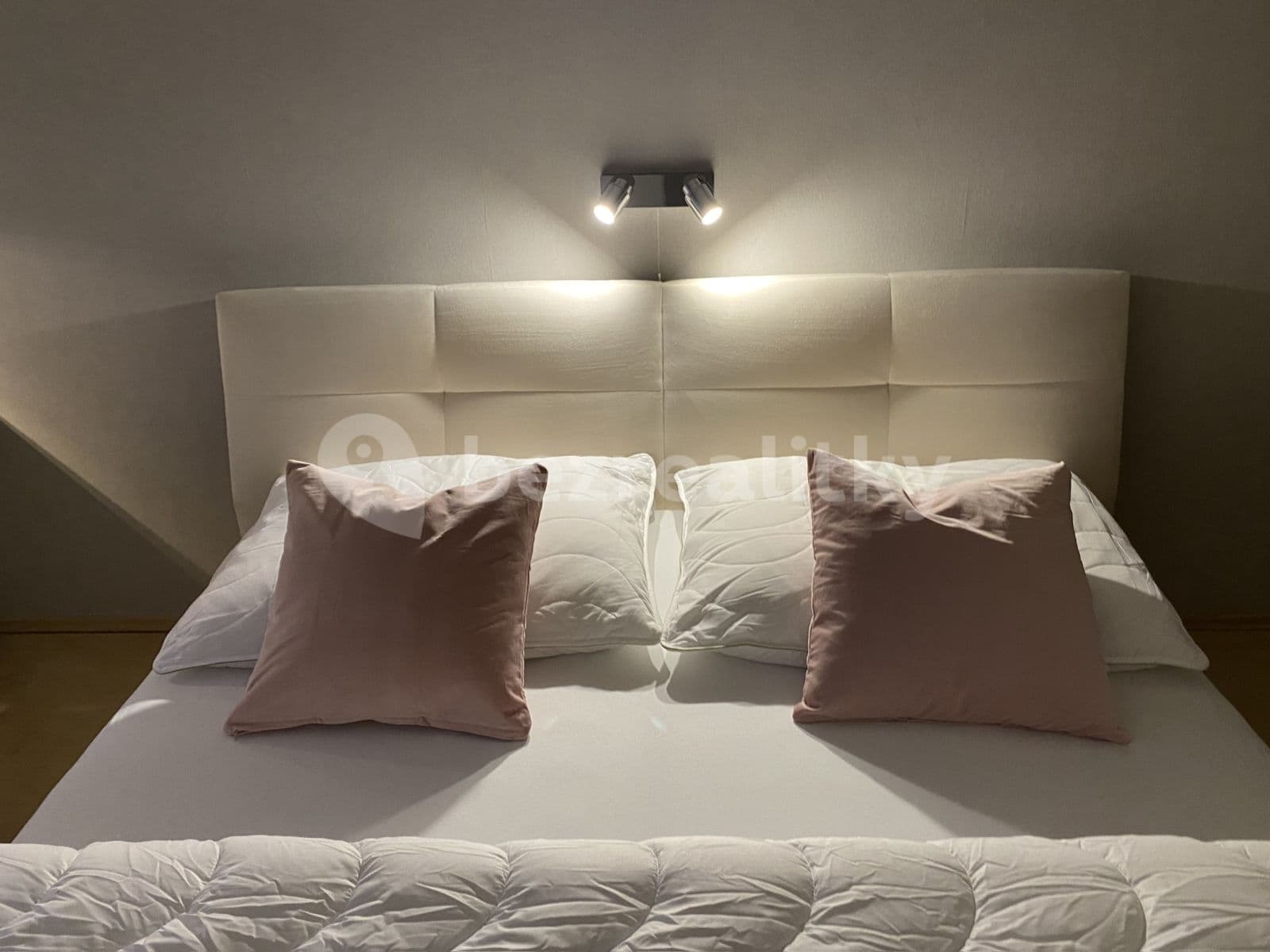 Prenájom bytu 2-izbový 60 m², Kovanecká, Praha, Praha Prenájom bytu 2-izbový 60 m², Kovanecká, Praha, Praha