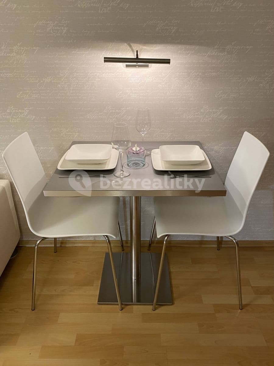 Prenájom bytu 2-izbový 60 m², Kovanecká, Praha, Praha Prenájom bytu 2-izbový 60 m², Kovanecká, Praha, Praha