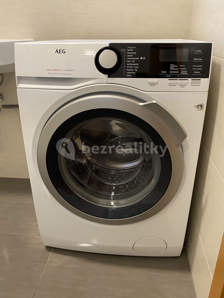 Prenájom bytu 2-izbový 60 m², Kovanecká, Praha, Praha Prenájom bytu 2-izbový 60 m², Kovanecká, Praha, Praha