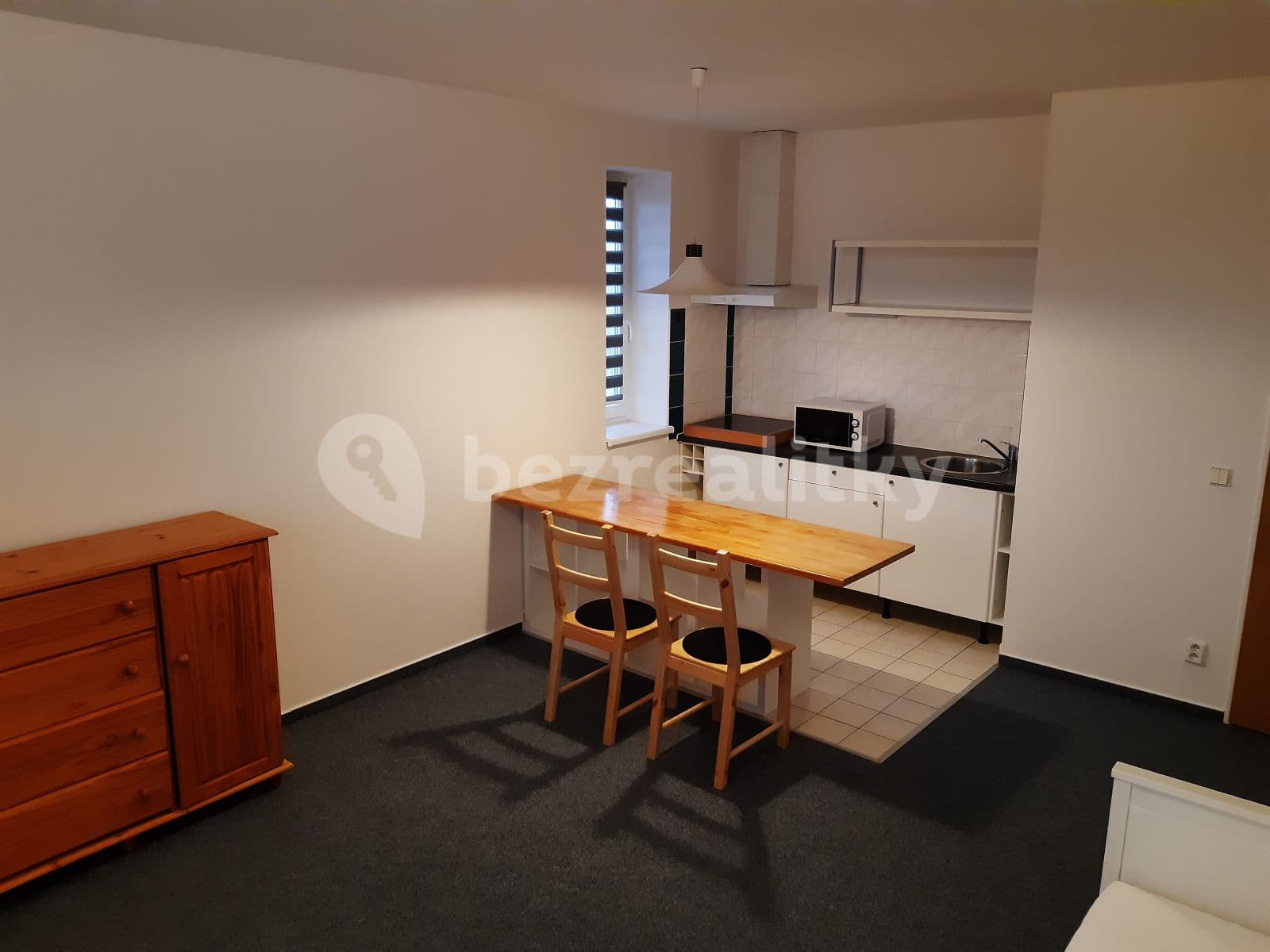 Prenájom bytu 1-izbový 37 m², Felklova, Roztoky, Středočeský kraj Prenájom bytu 1-izbový 37 m², Felklova, Roztoky, Středočeský kraj